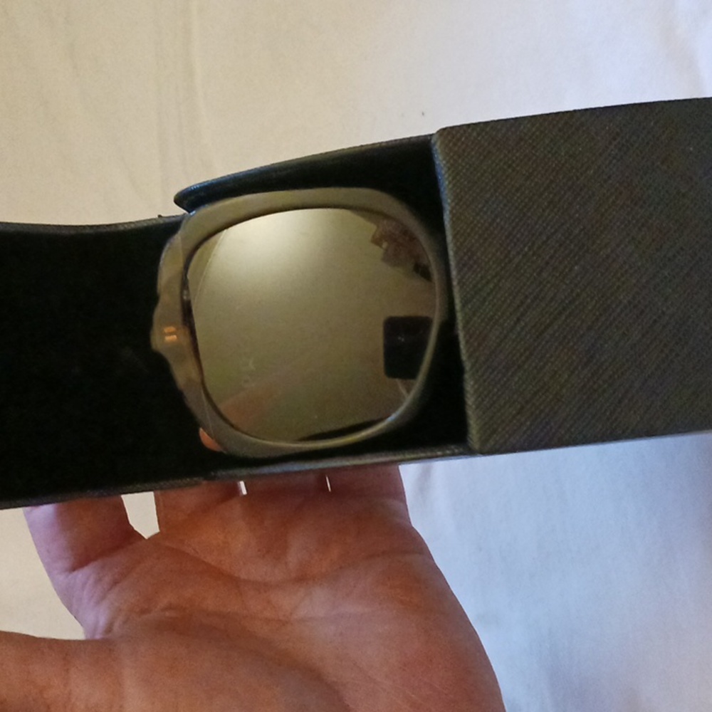 COPY - PRADA Sunglasses - Picture 9 of 10